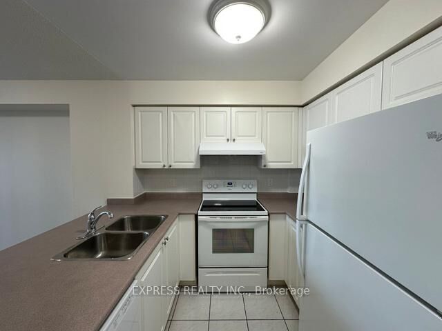 Property Photo:  8 Hillcrest Avenue 905  ON M2N 6Y6 