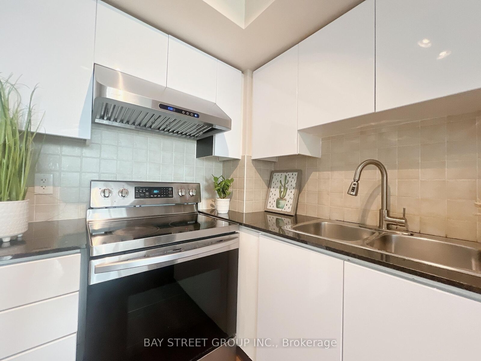 Property Photo:  25 Viking Lane 956  ON M9B 0A1 