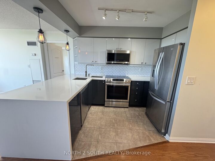 Property Photo: 1150 Parkwest Place 1002 ON L5E 3K4