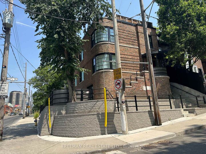 Property Photo:  62 Austin Terrace 2  ON M5R 1Y6 