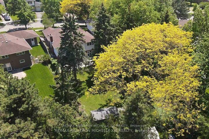 Property Photo: 8 Meadowglade Crescent ON M2J 1C7