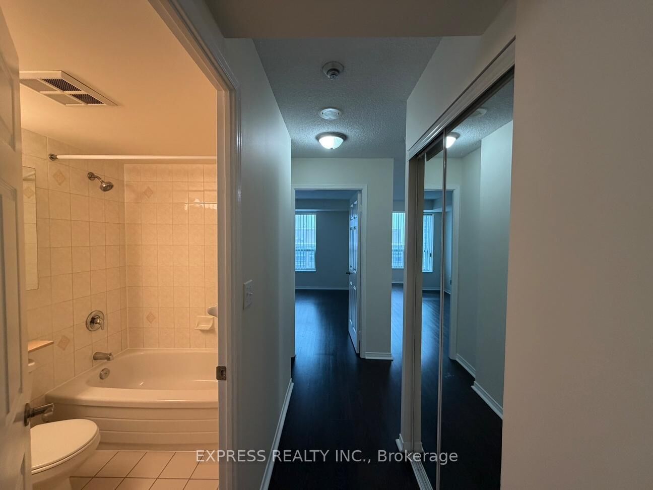 Property Photo: 29 Pemberton Avenue Lph06 ON M2M 4L5