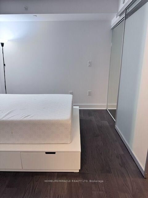 Property Photo: 955 Bay Street 2809 ON M5S 2A2