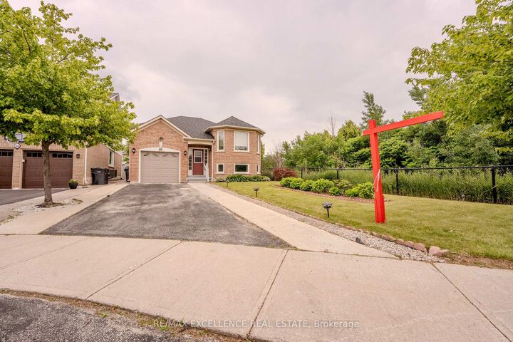 48 Ridgemore Crescent — photo 1