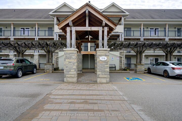 Property Photo:  6 Brandy Lane Drive 105  ON L9Y 0X4 