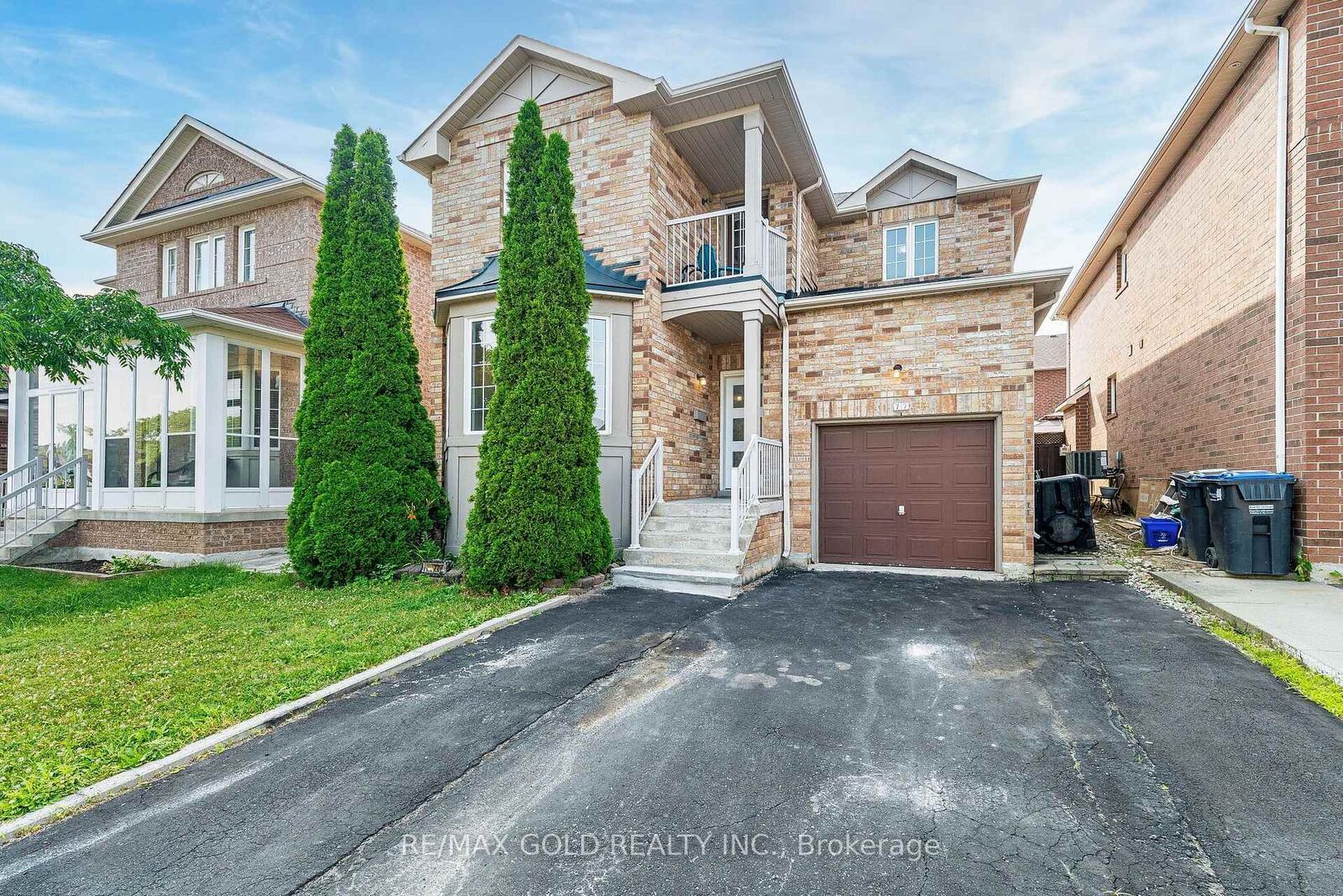 Property Photo: 77 Schooner Drive ON L7A 3J1