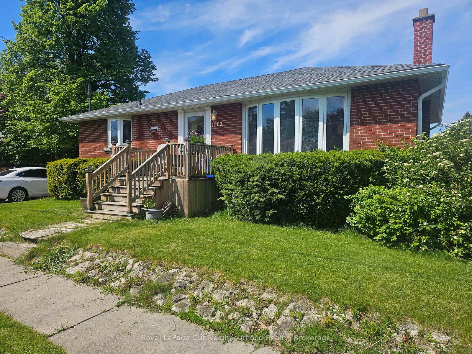 Property Photo: 1500 Lakeside Street ON L1J 3Y3