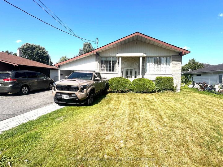 Property Photo: 1609 Birmingham Street ON K6H 3N1