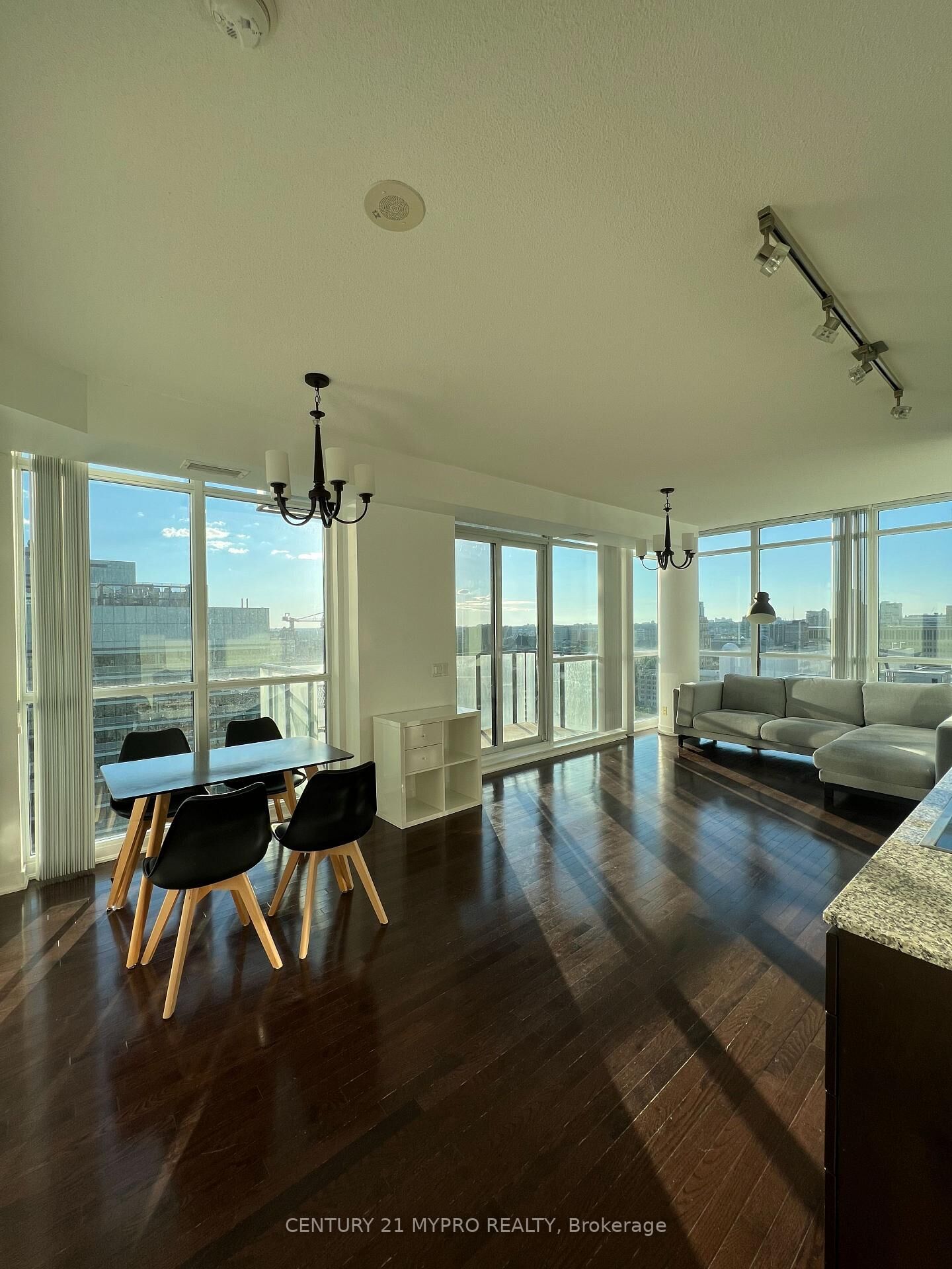 Property Photo: 770 Bay Street 2401 ON M5G 0A6