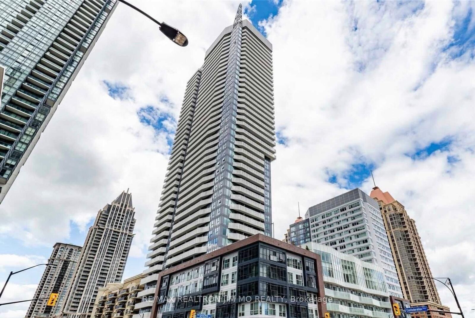 Property Photo: 4065 Confederation Parkway 1204 ON L5B 0L4