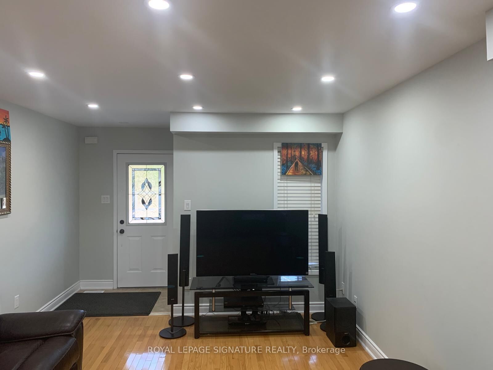 Property Photo: 5924 Terranova Drive Main + 2nd Floor ON L5M 6T5