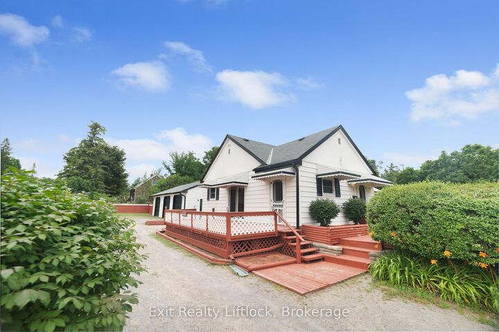 Property Photo:  2 Edgewood Avenue  ON K9L 1V5 