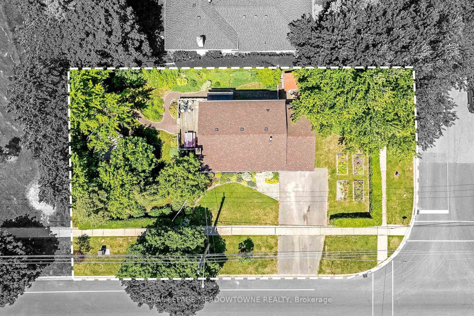 Property Photo: 377 Delrex Boulevard ON L7G 4H6
