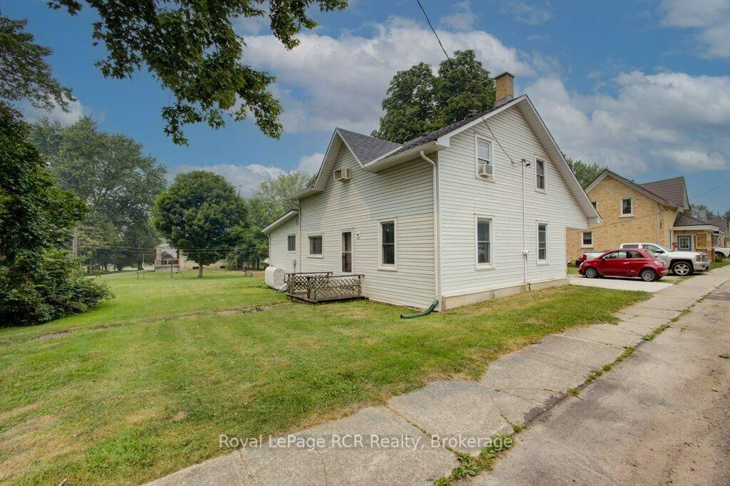Property Photo:  14 William Street  ON N0K 1M0 