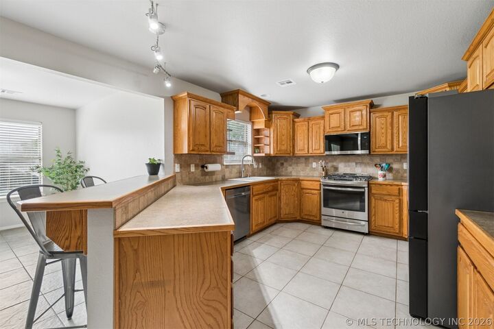 Property Photo:  810 Tony Avenue  OK 74059 
