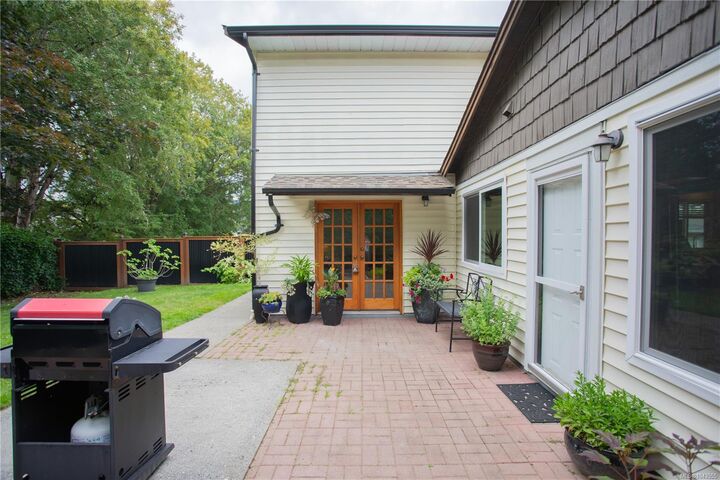 Property Photo: 429 Deering St BC V9R 6E5