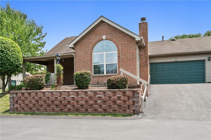Property Photo:  1429 Greenbriar Court  PA 15129 