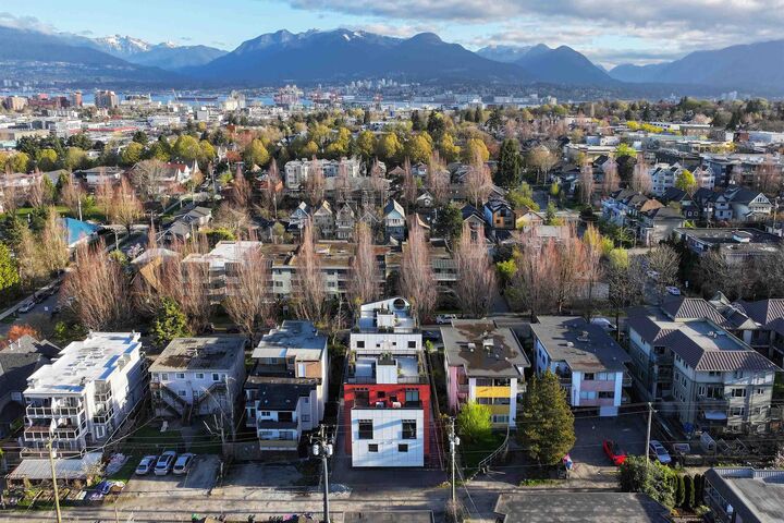 Property Photo: 1550 E 3rd Avenue 101 BC V5N 1G9