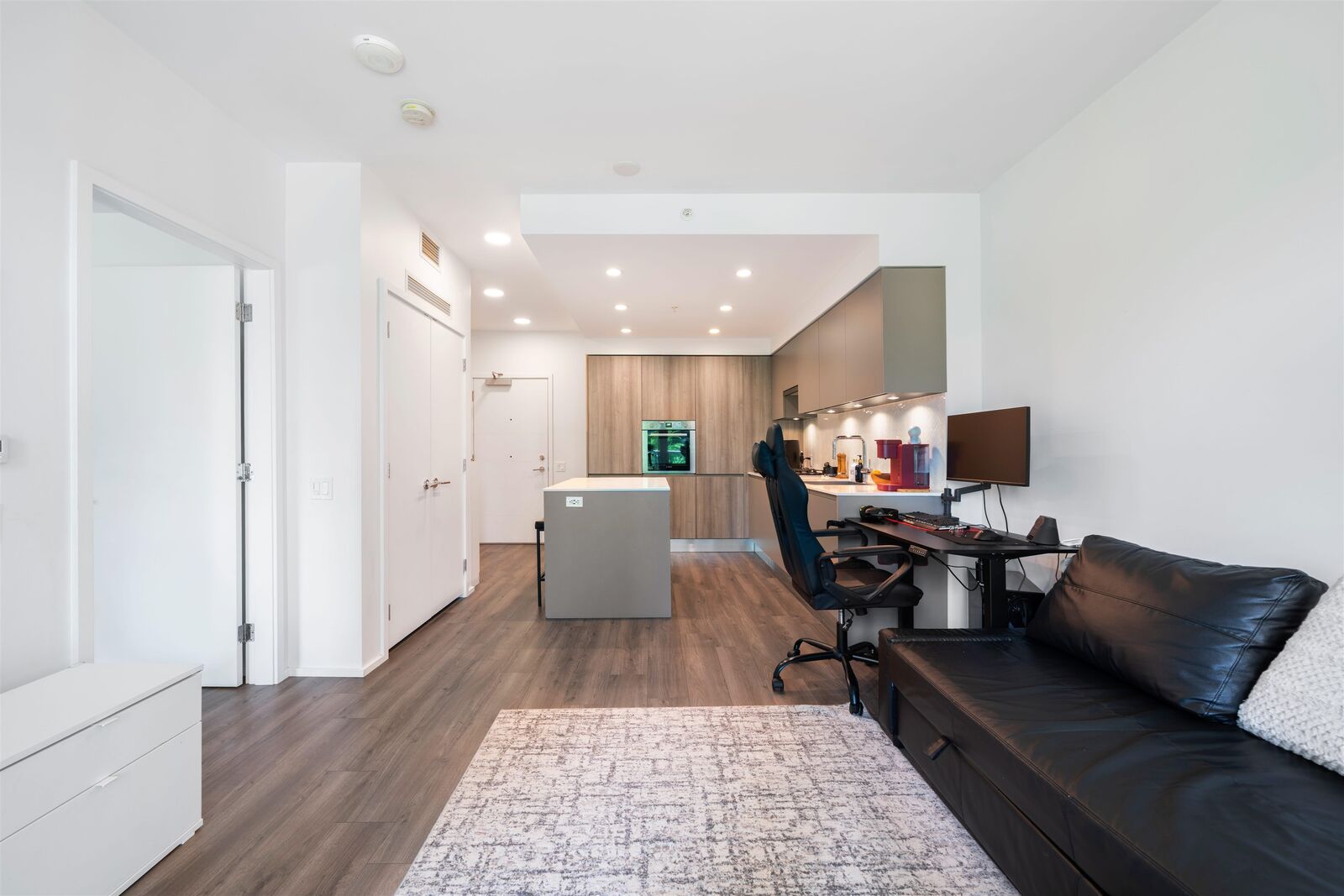 Property Photo: 3809 Evergreen Place 202 BC V3J 0M1