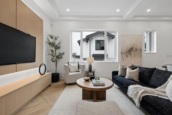Property Photo: 3637 E 46th Avenue 1 BC V5S 1B7