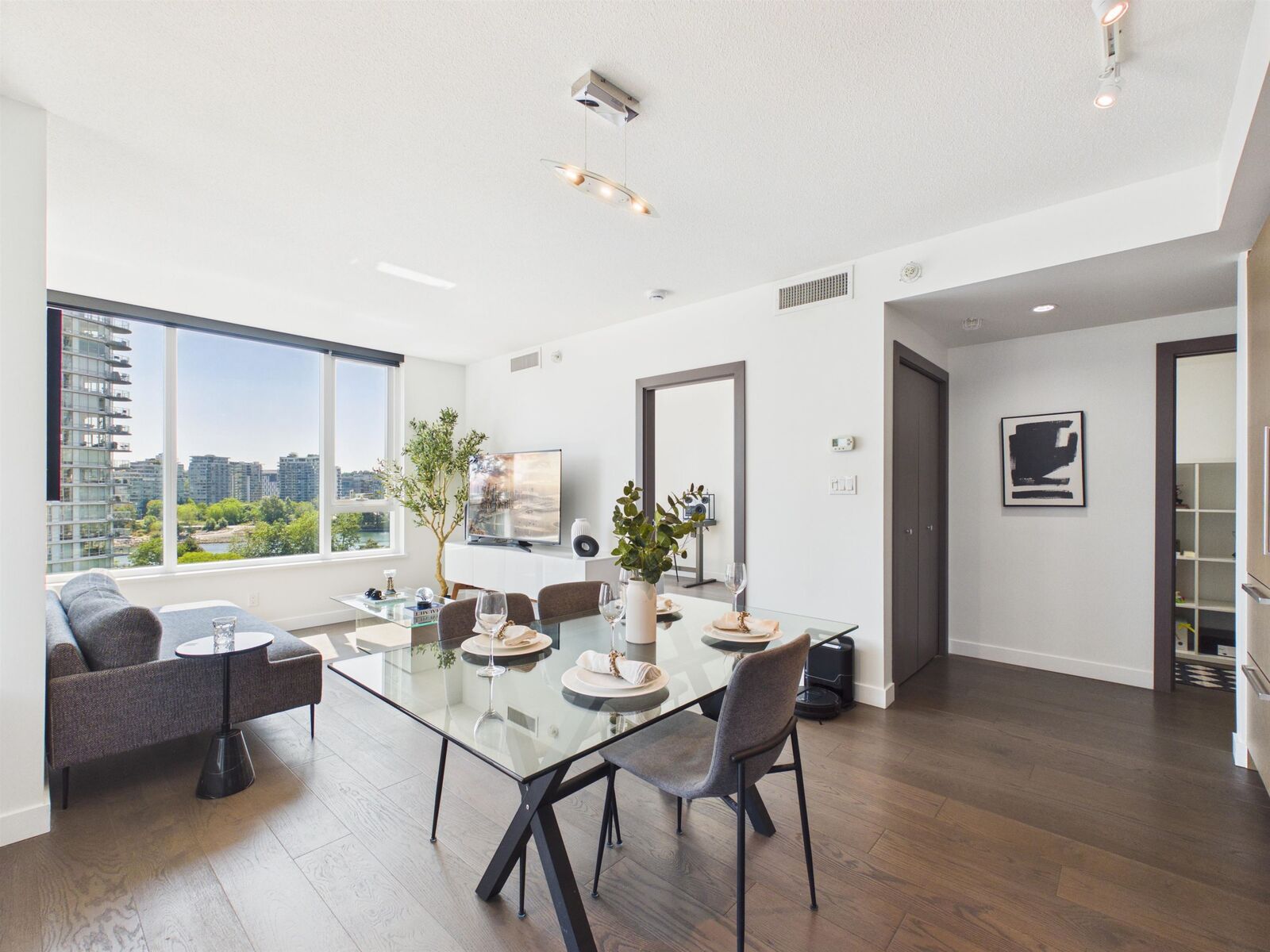 Property Photo: 68 Smithe Street 808 BC V6B 0P4