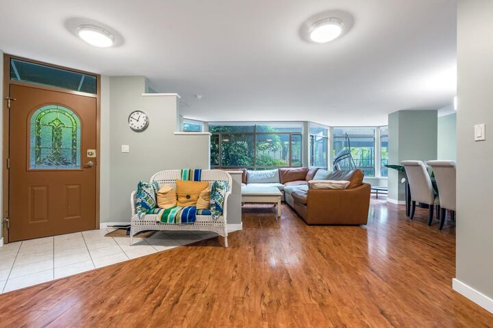 Property Photo: 15111 Russell Avenue 101 BC V4B 2P4