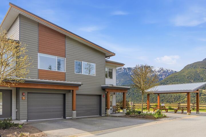 Property Photo: 41365 Skyridge Place 5 BC V8B 0Y6