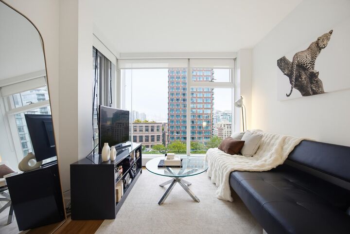 Property Photo: 777 Richards Street 1611 BC V6B 0M6