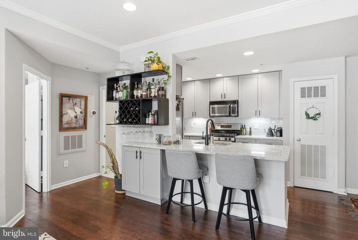 Property Photo:  2001 12th Street NW 207  DC 20009 