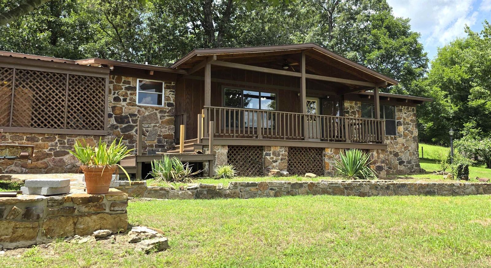 Property Photo:  725 S Bayou  AR 72560 