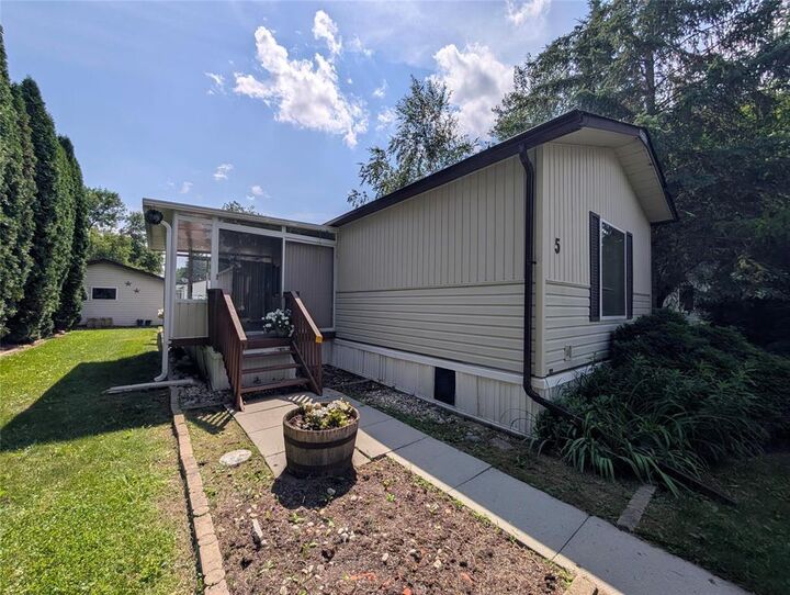 Property Photo: 5 Nature Drive MB R5H 1H2