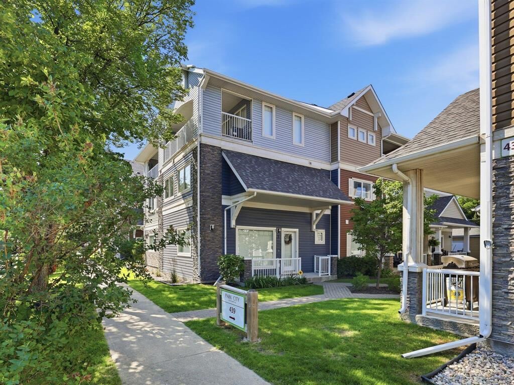 Property Photo: 445 Pandora Avenue West MB R2C 5P4