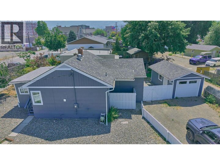 Property Photo: 121 Willow Street BC V2B 4C6