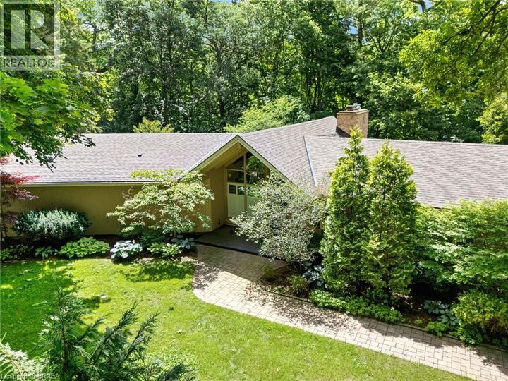 Property Photo: 7 Gaywood Gardens ON N3T 5J7
