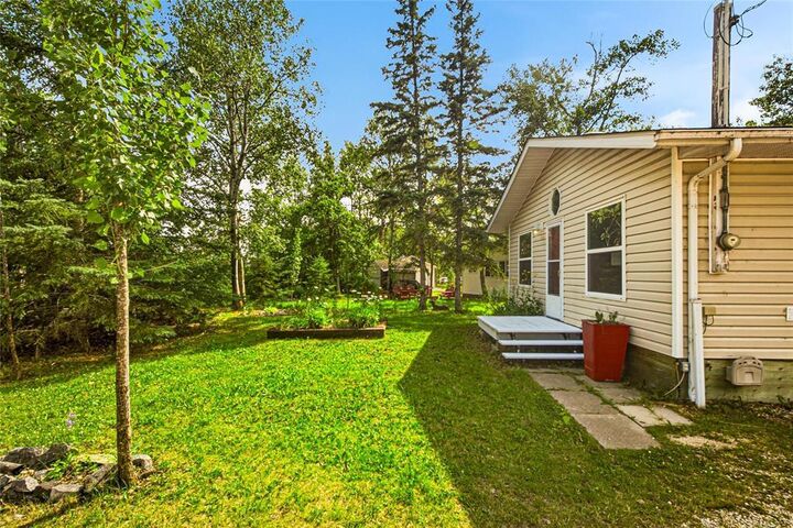 Property Photo:  45 Riverside Parkway  MB R0E 1L0 