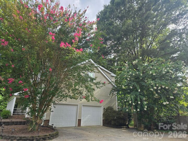 Property Photo: 115 Valley Glen Drive NC 28173