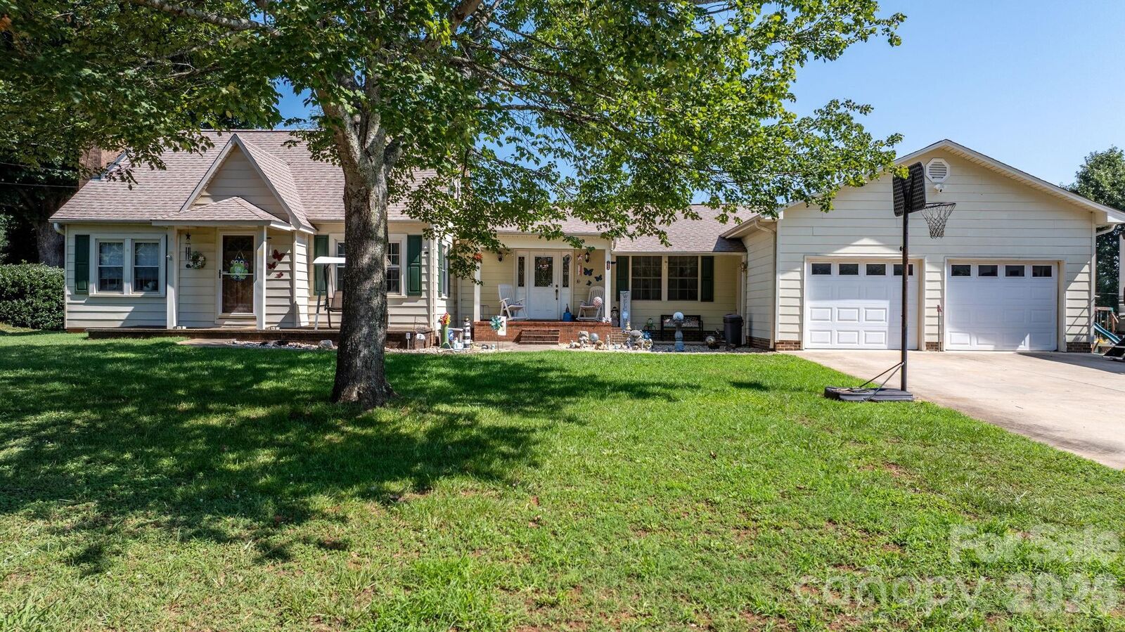 Property Photo: 2504 Brentwood Circle NC 28645