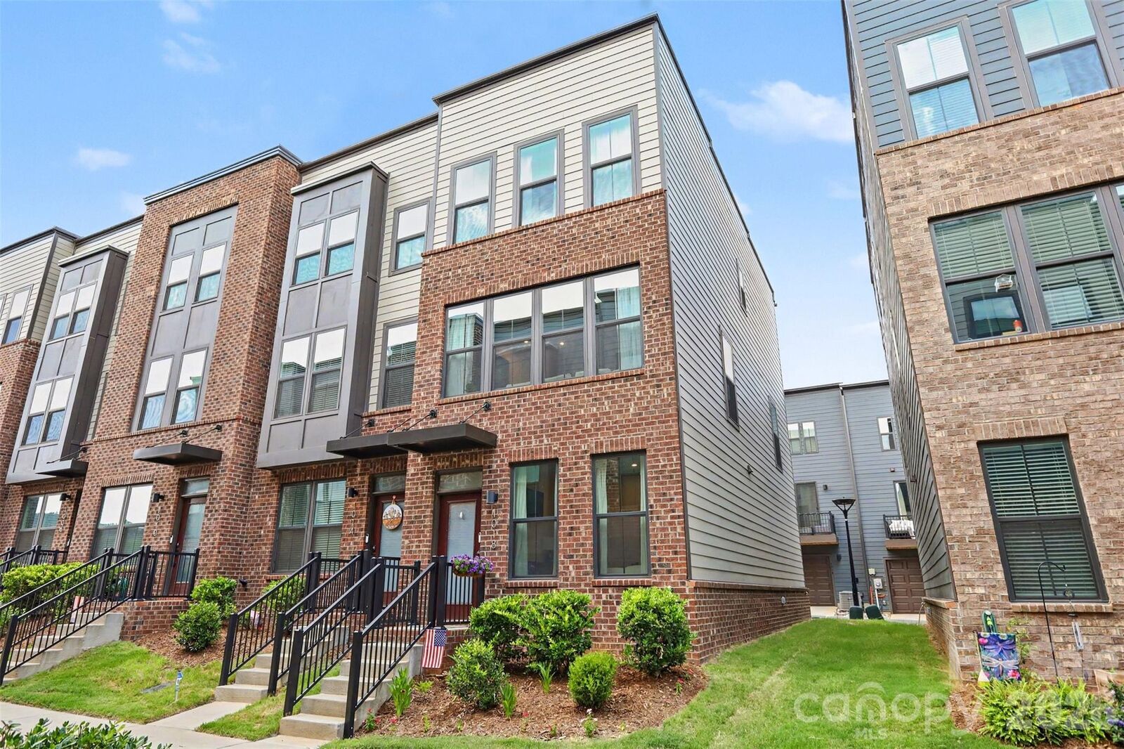 Property Photo: 1018 Simcoe Lane NC 28217