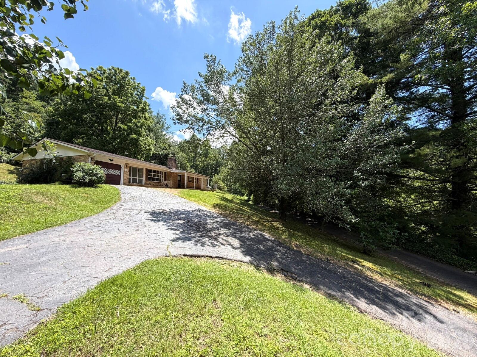 Property Photo: 142 Avondale Road NC 28803