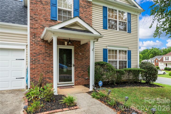 Property Photo: 1623 Elk Creek Court NC 28214