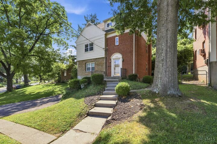 Property Photo:  6239 Crestview Place  OH 45230 