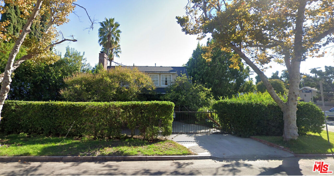 Property Photo:  5904 Mammoth Ave  CA 91401 