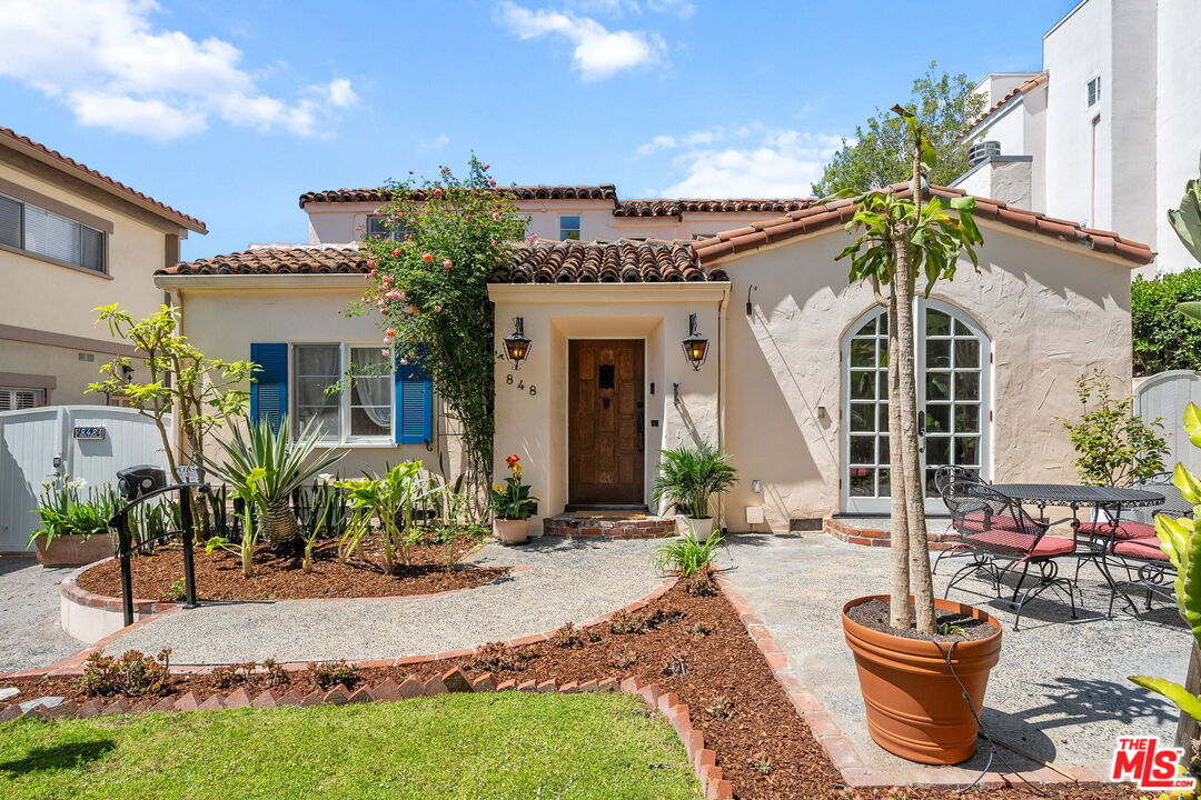 Property Photo: 848 17th St CA 90403