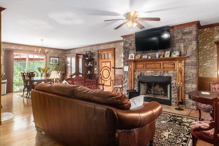 Property Photo:  71 Queensway Court  OH 43028 