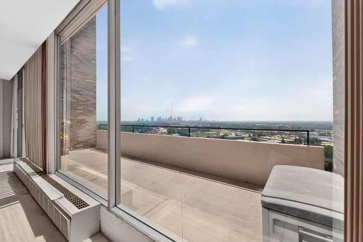 Property Photo: 1000 Urlin Avenue OH 43212