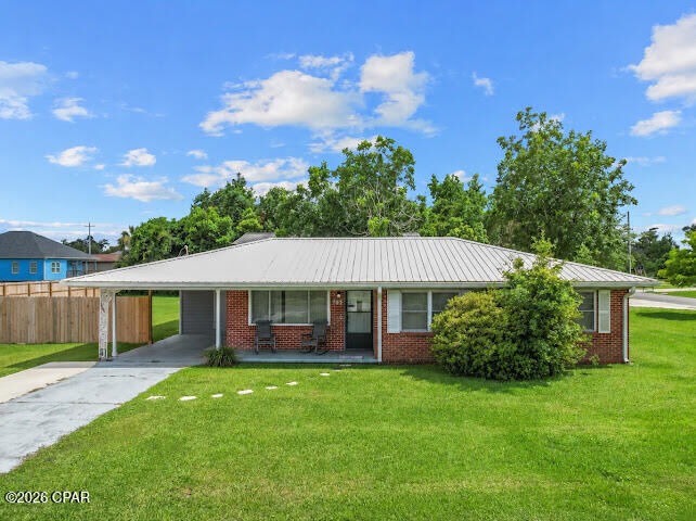 Property Photo: 709 W 5th Street FL 32444