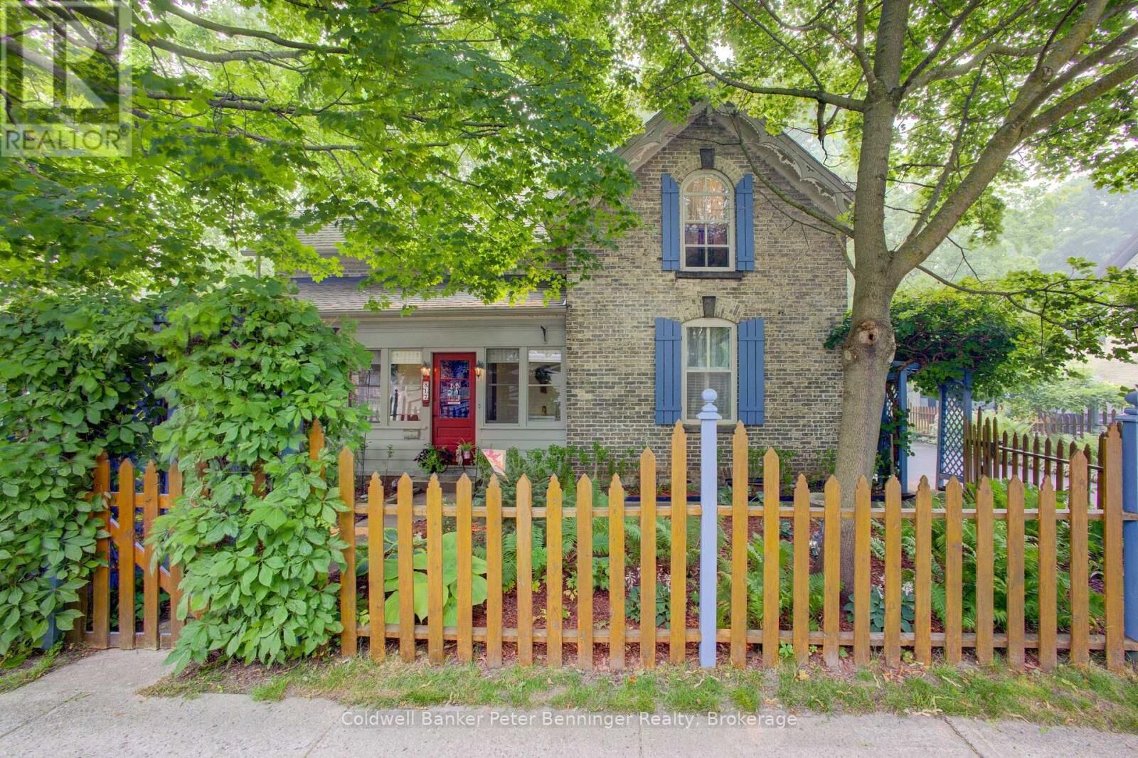 Property Photo: 817 Olde Victoria Street ON N2Z 2B4