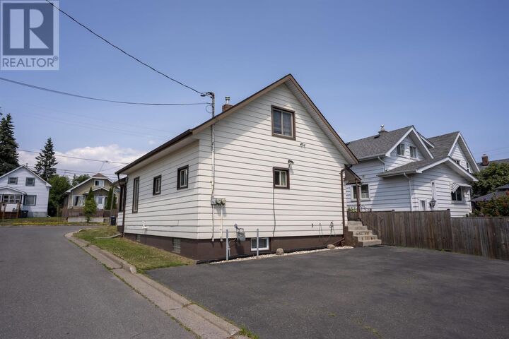 Property Photo: 367 Markland St ON P7B 2H9