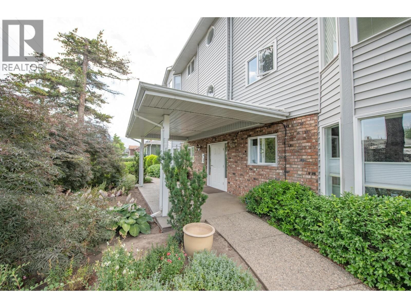 Property Photo: 4000 27 Avenue 203 BC V1H 1A6