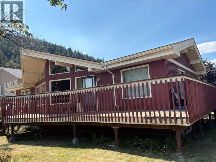 304 Brooke Drive — photo 1